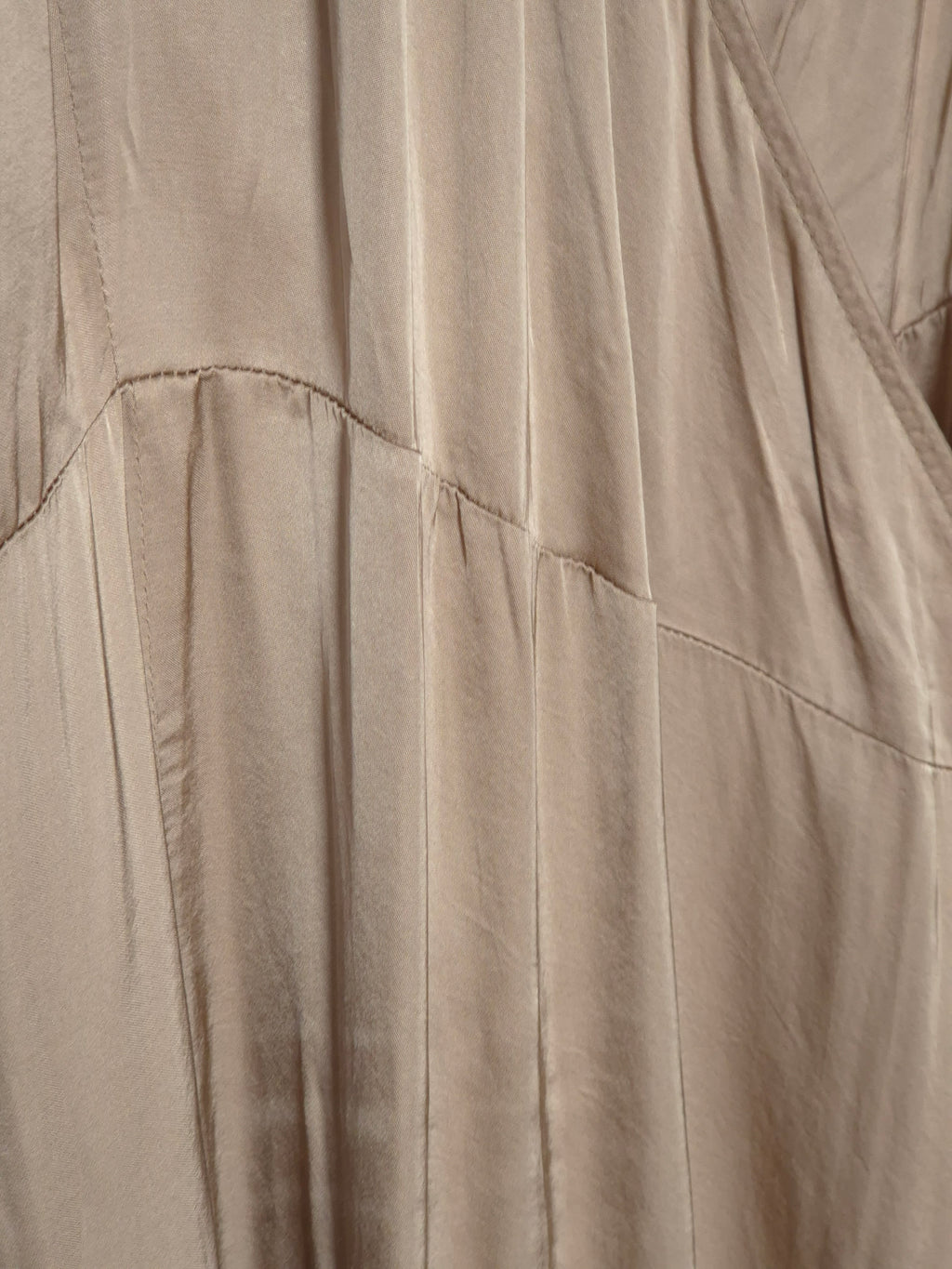 Satijnen wikkeljurk met ruches