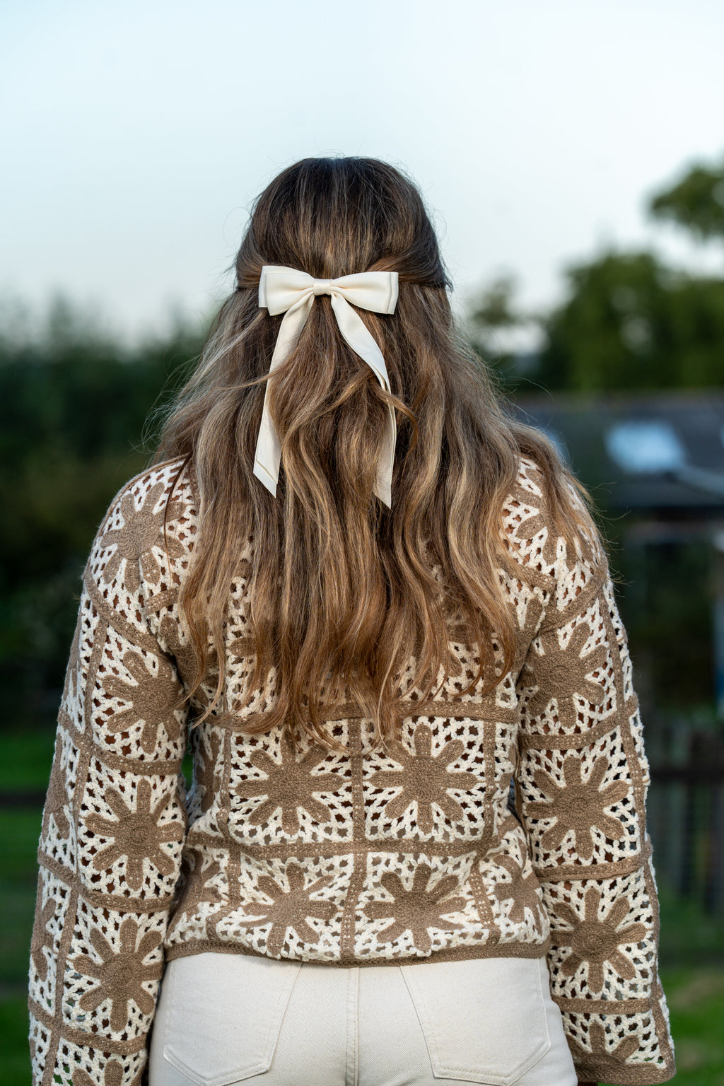 Crochet Flower trui beige