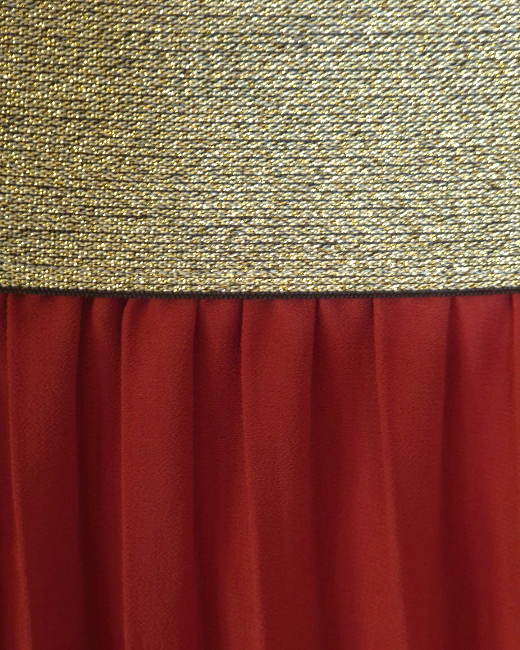 Plissé rok met gouden tailleband