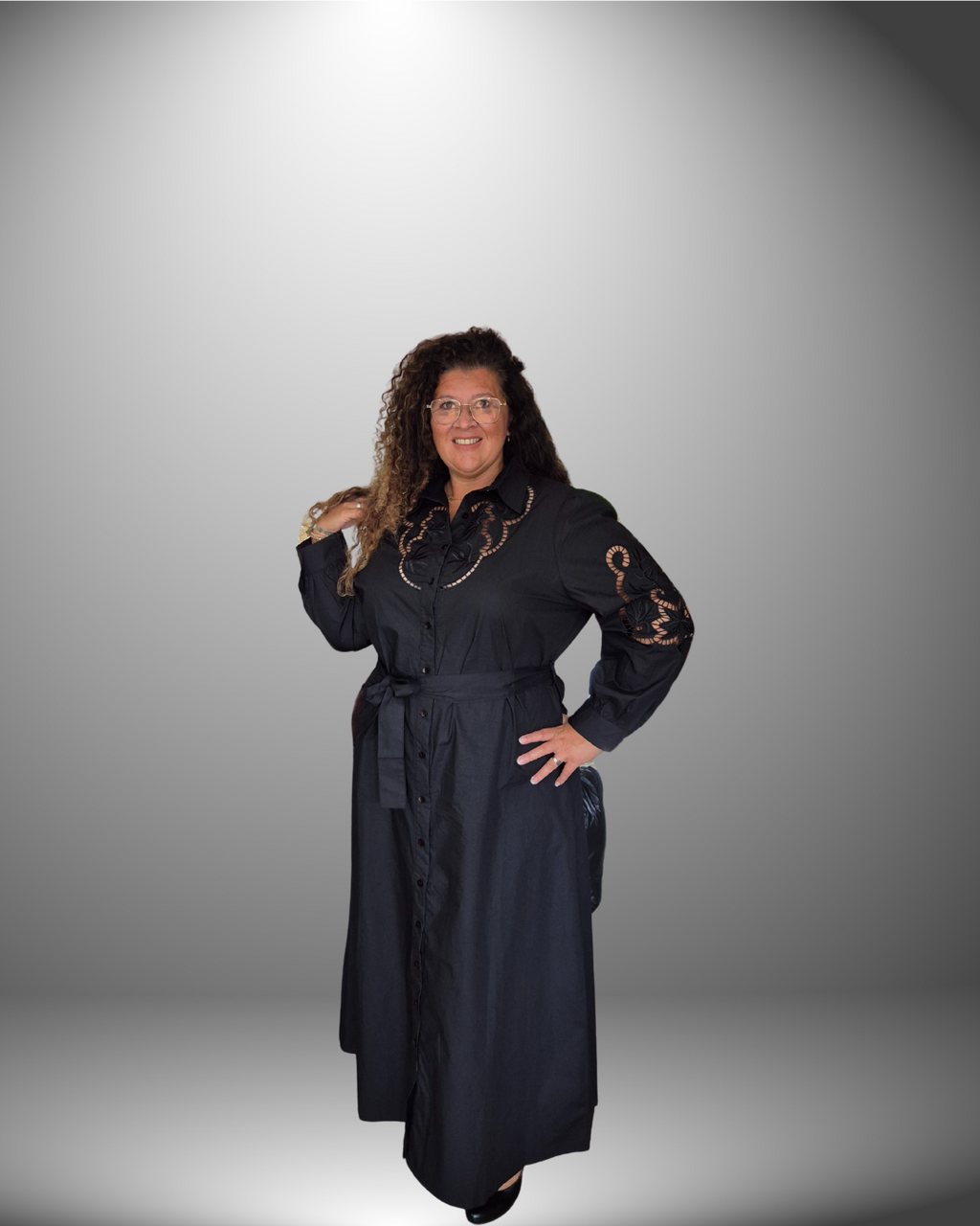 Klassieke jurk met opengewerkte details